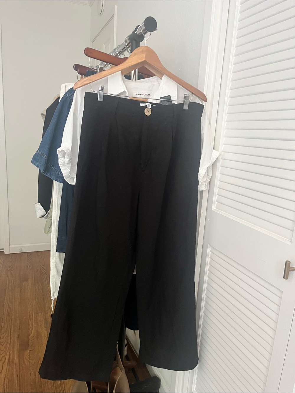 & Other Stories Black lightweight trousers - Picture 2 of 8